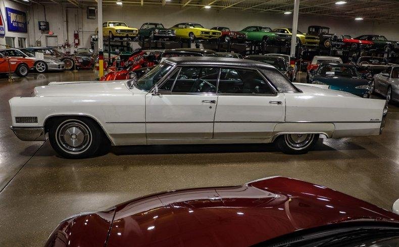 1966 Cadillac DeVille Hardtop Sedan